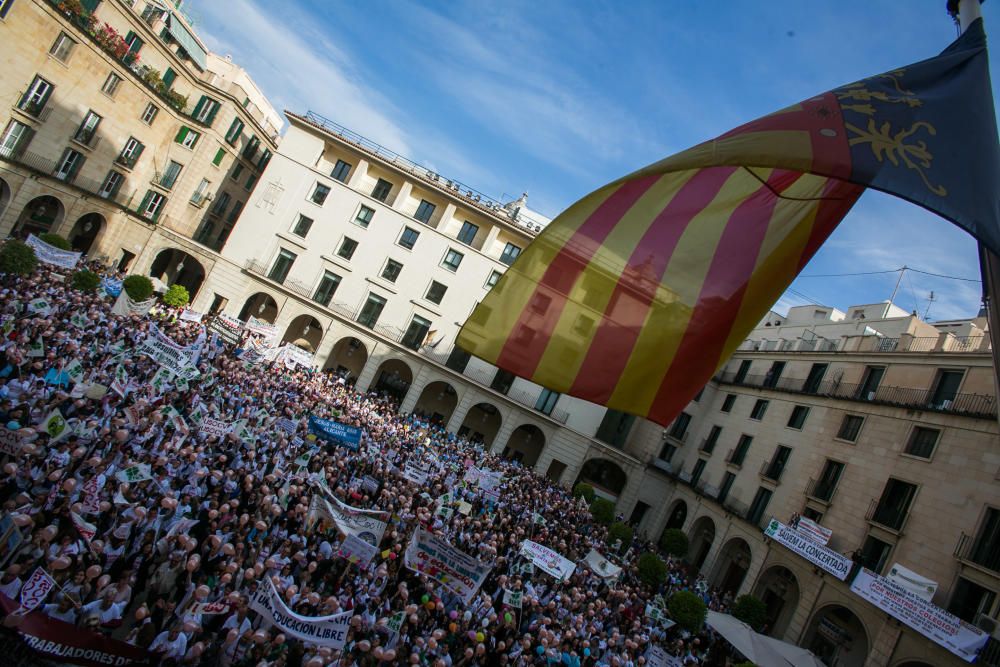 Manifestación en contra de los recortes de aulas en la enseñanza concertada