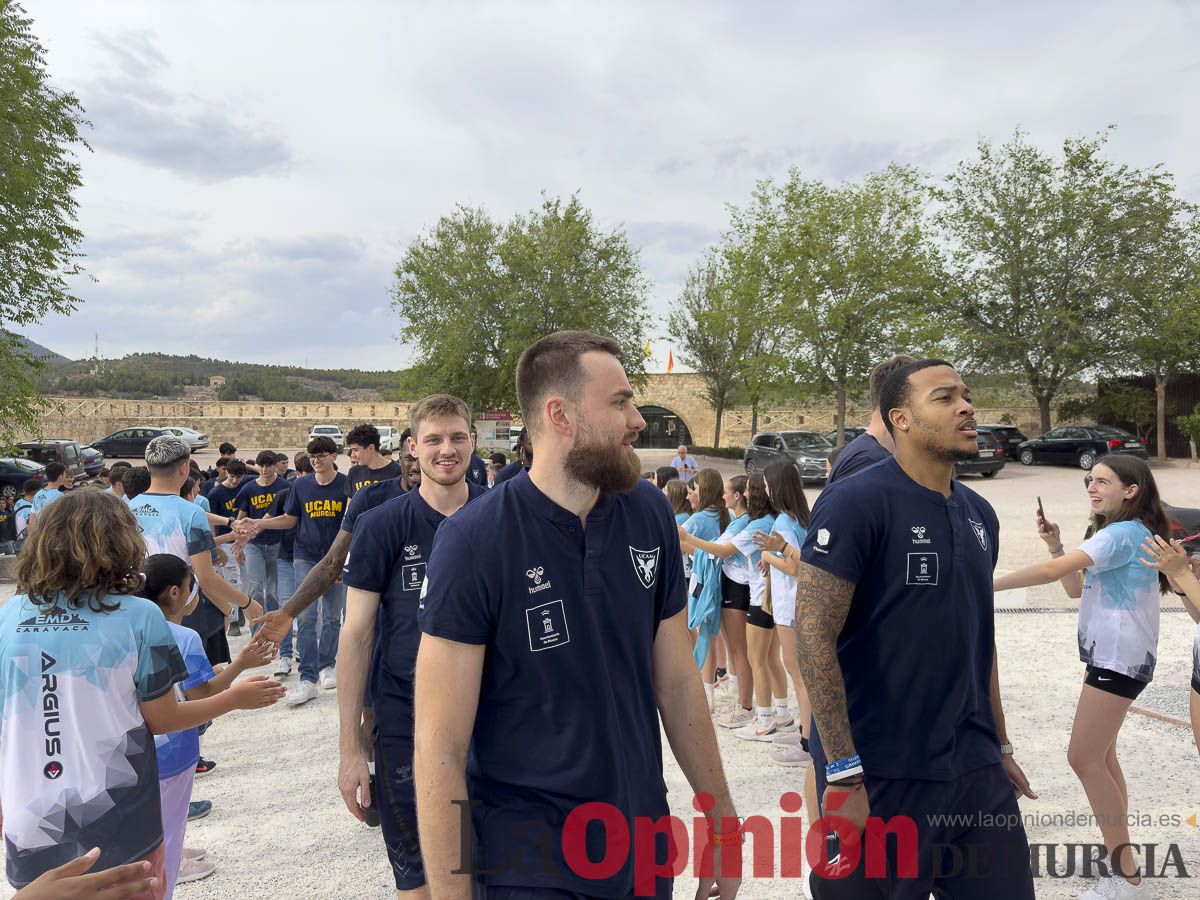 El UCAM de baloncesto peregrina a Caravaca de la Cruz en su Año Jubilar