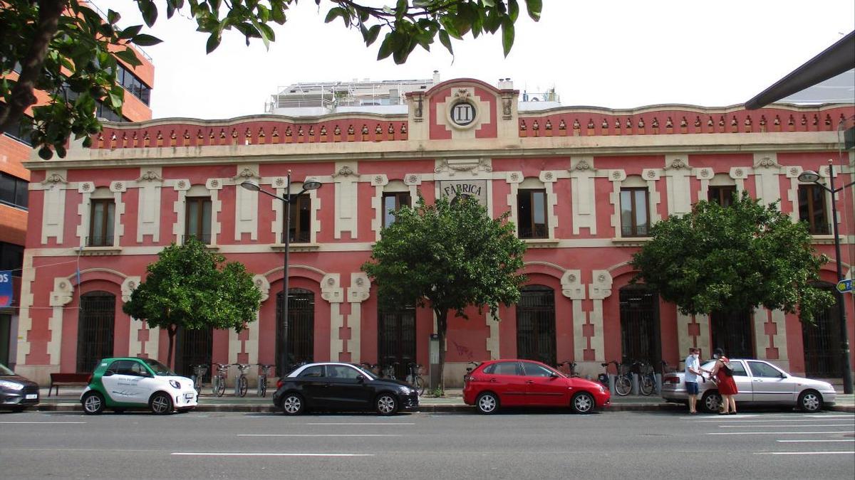 Edificio de la Aceitera Casanova ubicado en el 193 de Avenida del Puerto