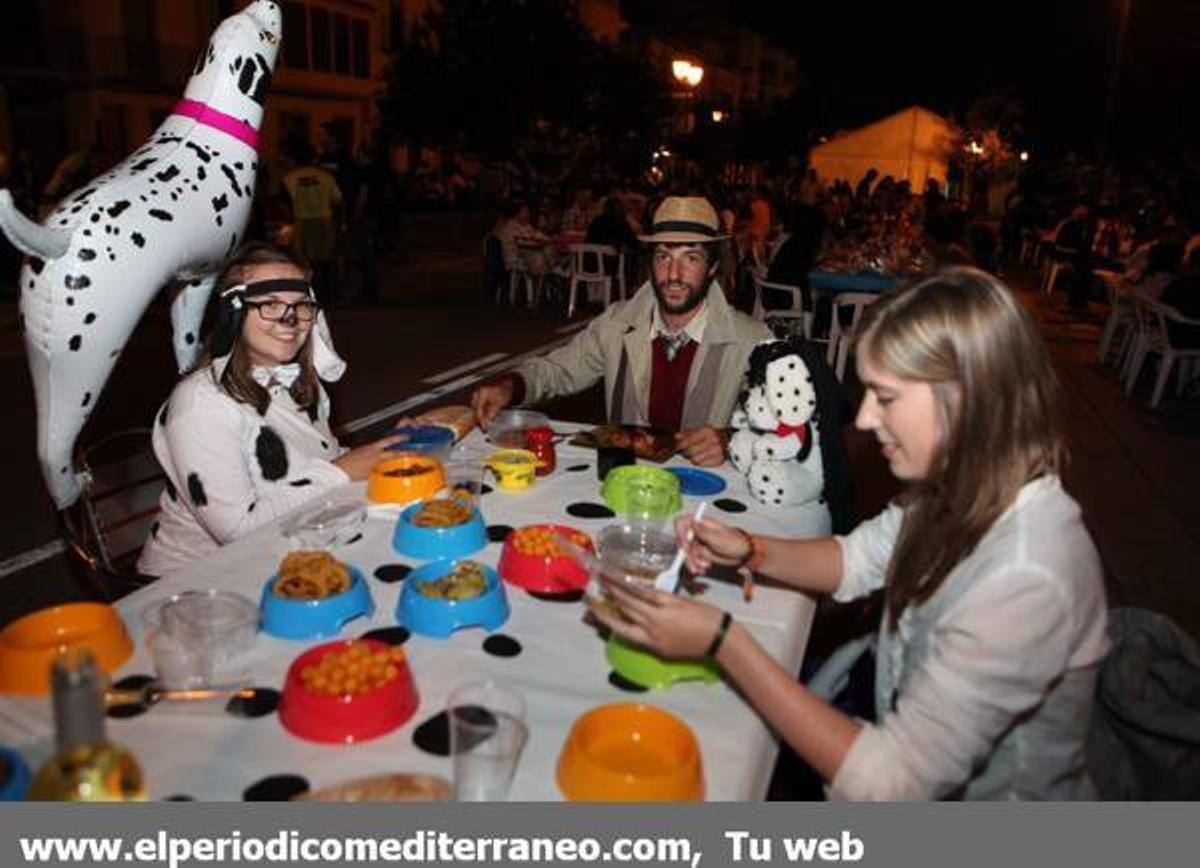 GALERÍA DE FOTOS - Sopar temàtic a les festes de Vilafranca