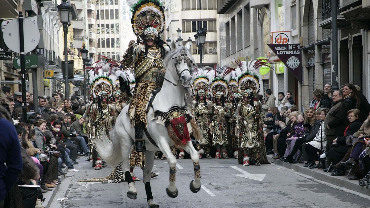 Pregó de las fiestas de la Magdalena por el centro de Castelló.