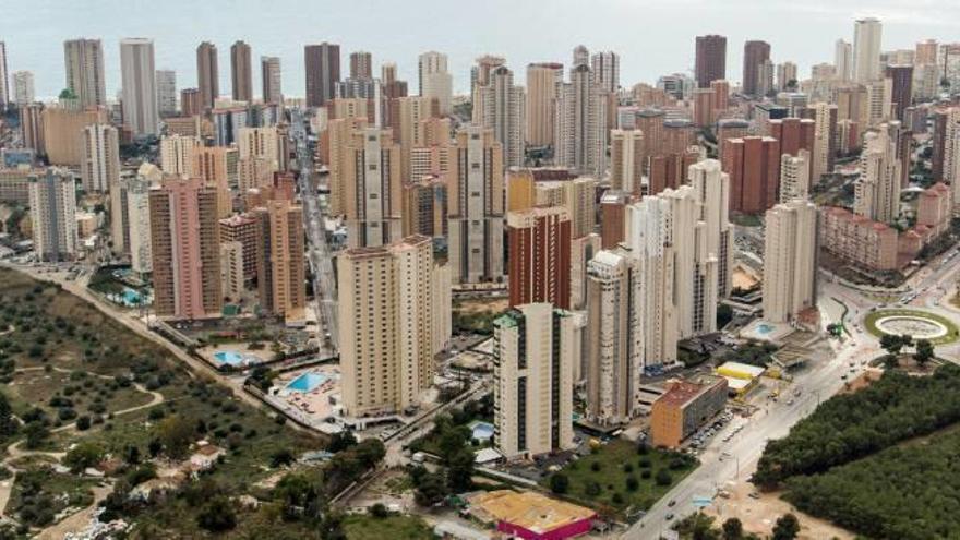 Una panorámica de Benidorm, la ciudad donde las familias deben realizar el mayor esfuerzo para comprar casa.