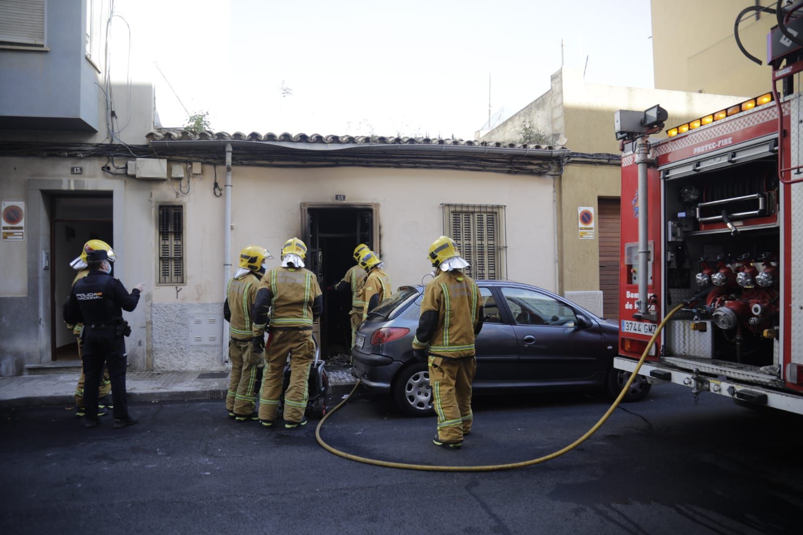 Una persona sufre quemaduras graves en un incendio en La Soledat