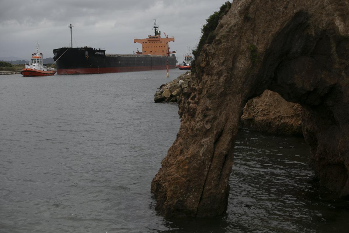 Un coloso en el Puerto de Avilés