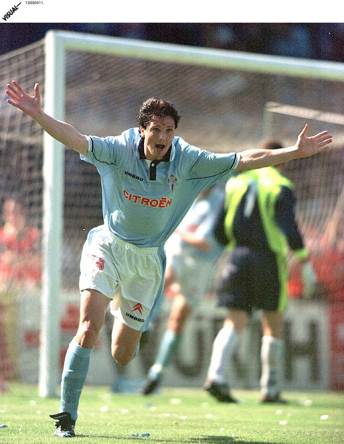 Penev celebra un gol ante el Real Madrid en Balaídos.