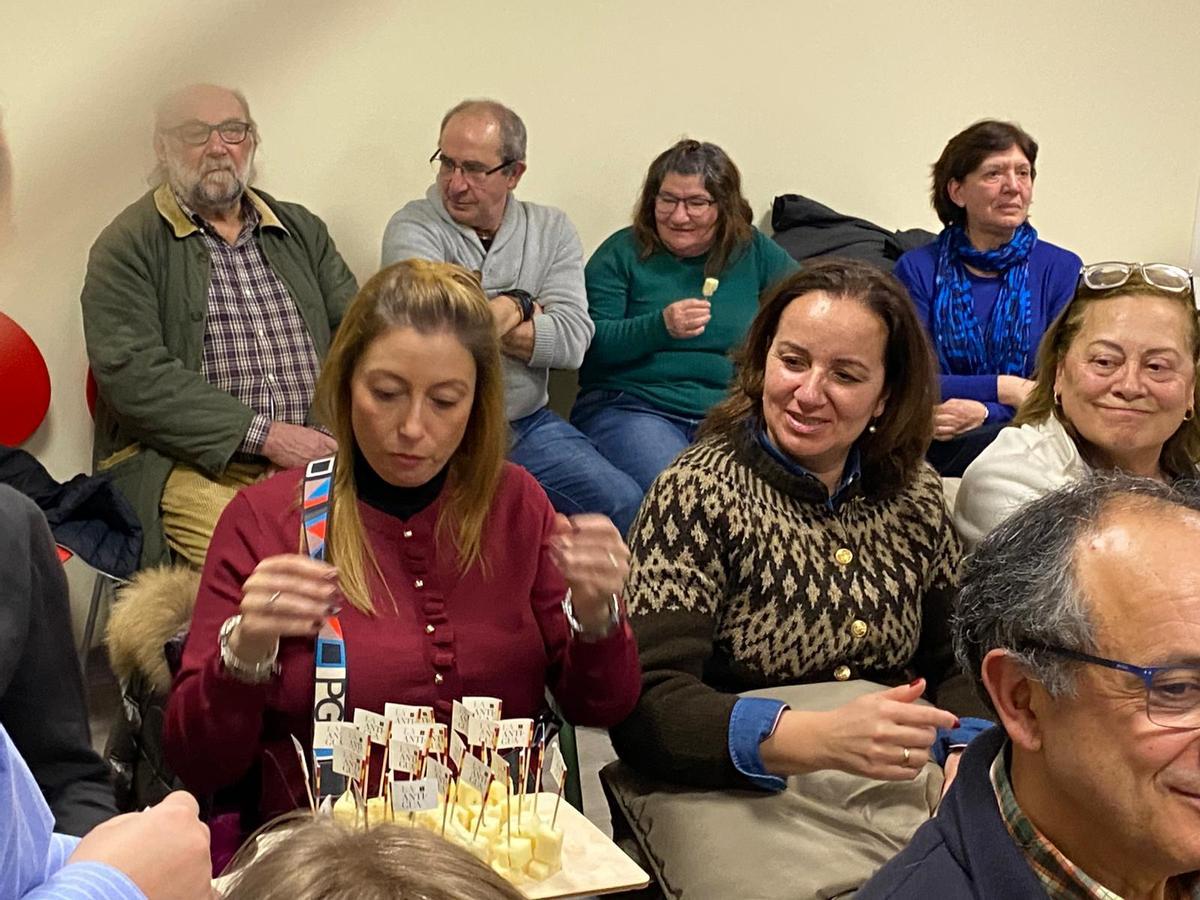 Degustación de quesos durante la inauguración de la Universidad Popular La Guareña