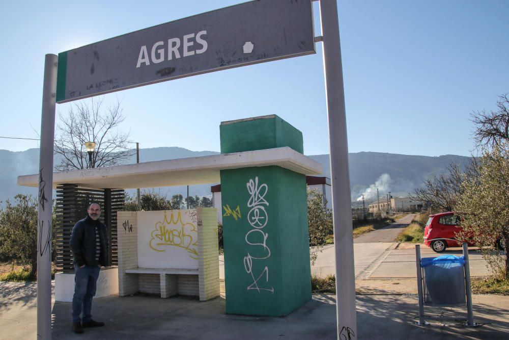 La antigua estación de Agres se viene abajo