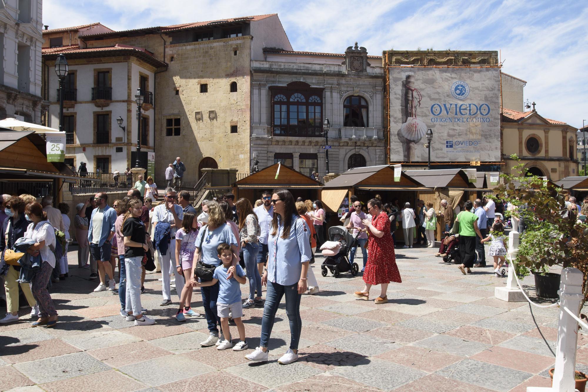 Galería de fotos: buen ambiente y sol en la celebración de la feria de la Ascensión en Oviedo