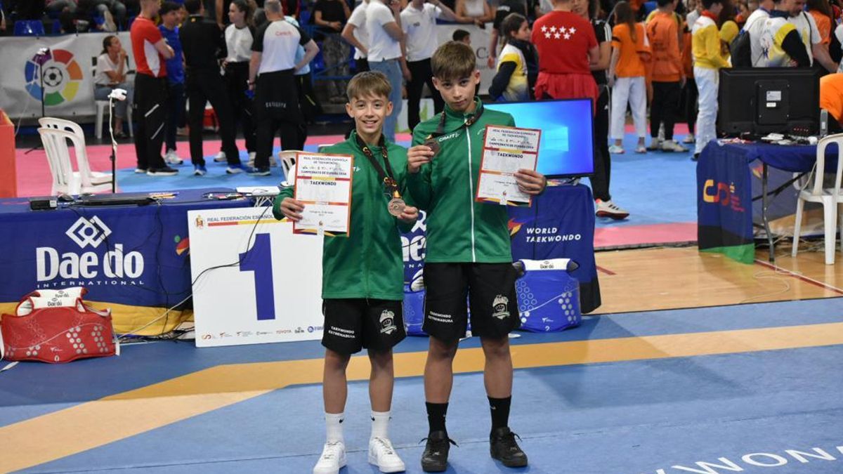 Los dos medallistas extremeños.