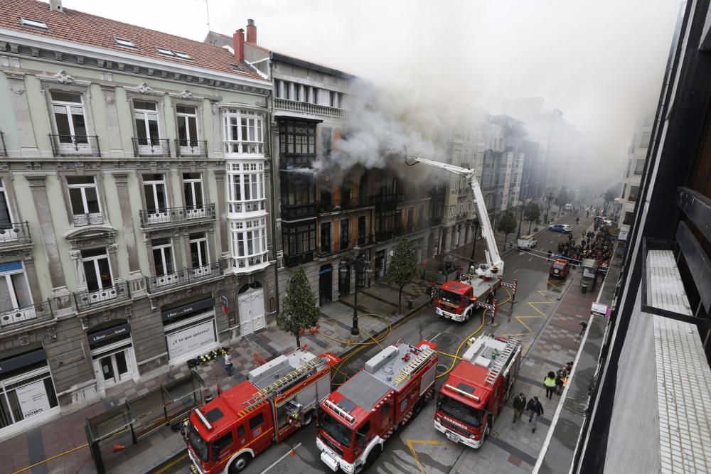 Incendio en la calle Uría de Oviedo