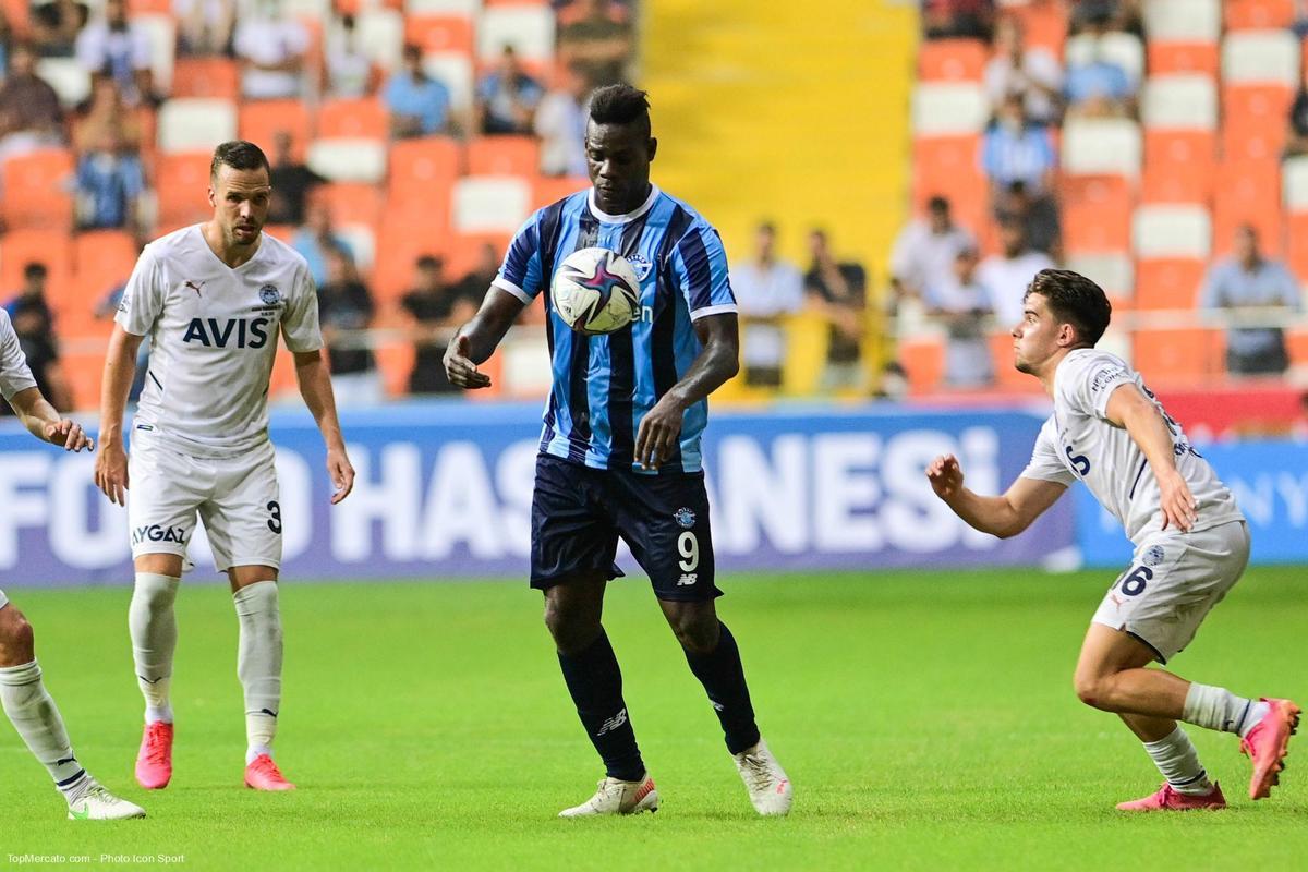 Balotelli en el Adana Demirspor.