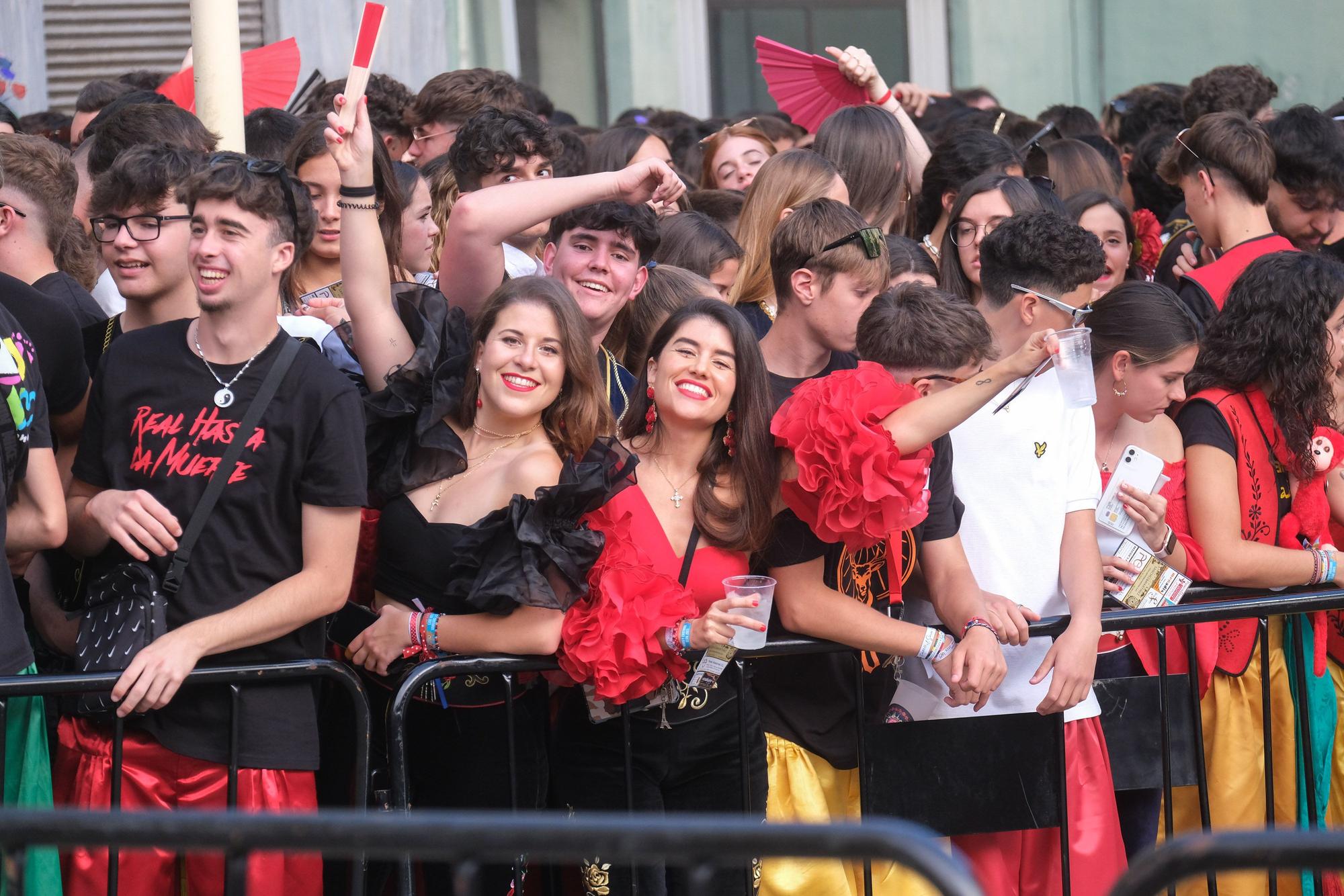 ¡Elda ya está en fiestas! Así ha sido la Entrada de bandas y el pasodoble "Idella"