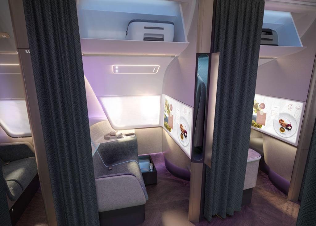 Cada compartimento incluye cortinas.