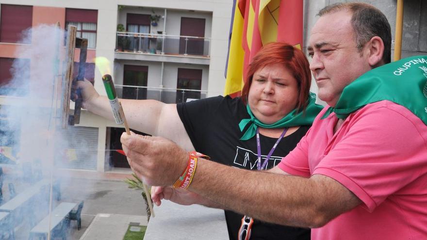 Imagen de las fiestas de Moró del 2019. El alcalde, Vicente Pallarés, disparó el chupinazo que anuncia el inicio de los festejos.