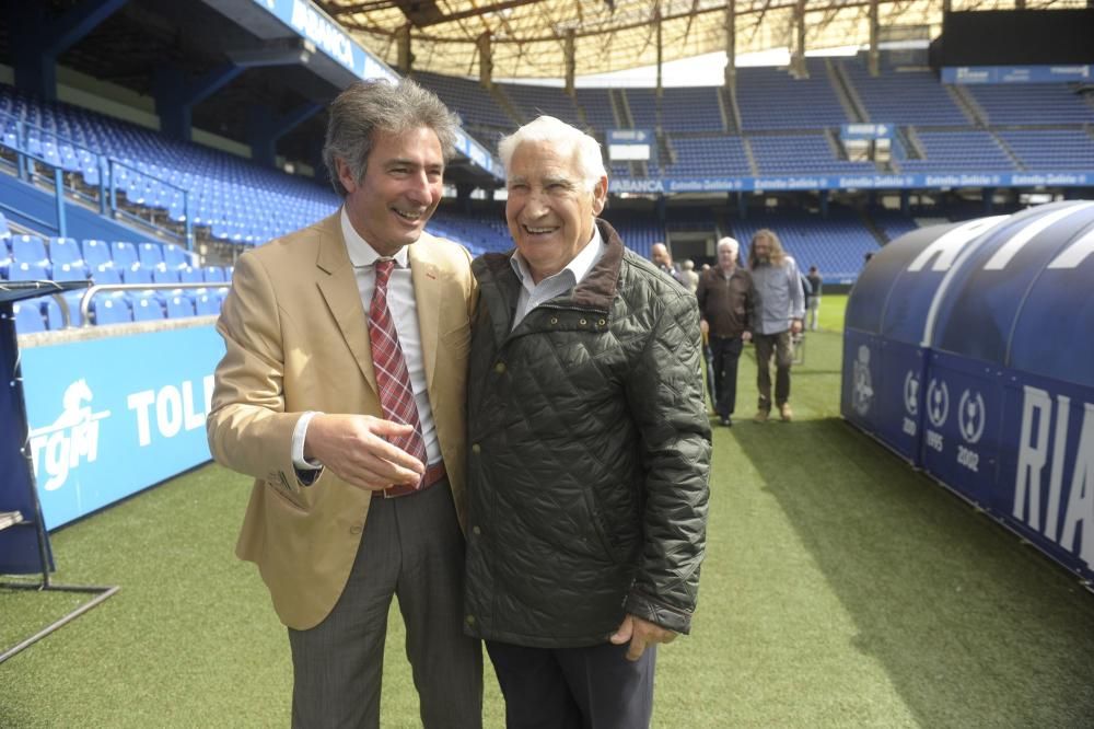 Arsenio, Beci, Manolete, Vicente, Manjarin, Manuel Pablo, Mosquera, Tino y Lendoiro, que por primera vez desde su salida volvió al estadio, entre los asistentes de 110% BLANQUIAZUL.