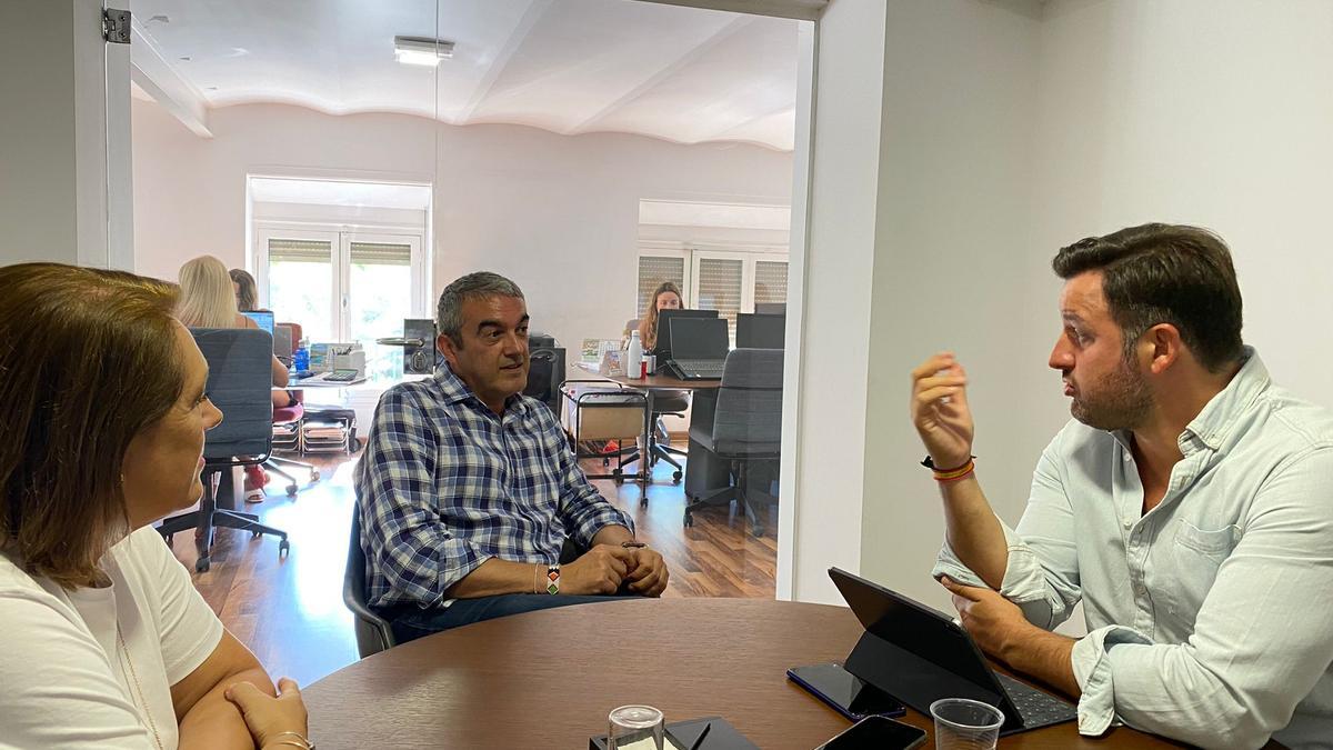 Pablo Ruz junto a miembros del Consejo Social