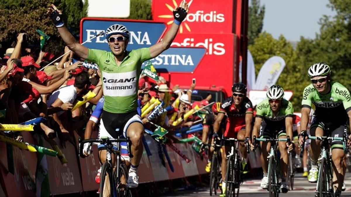 Degenkolb levanta los brazos en la meta de Ronda.