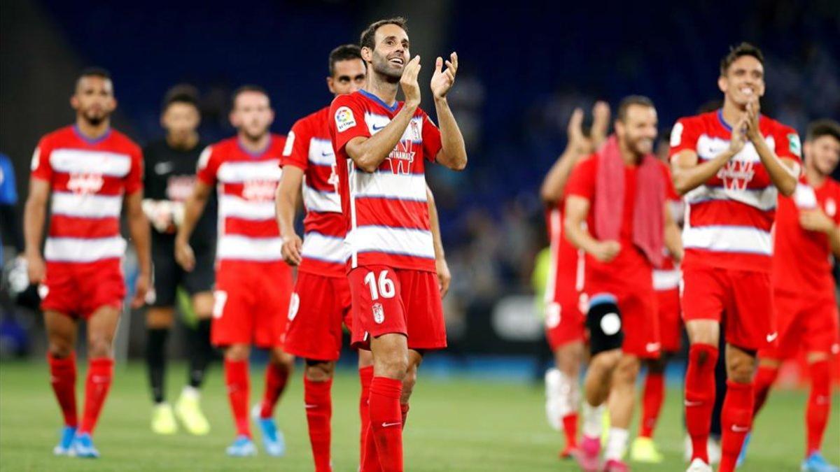 El Granada, celebrando su victoria en el RCDEStadium