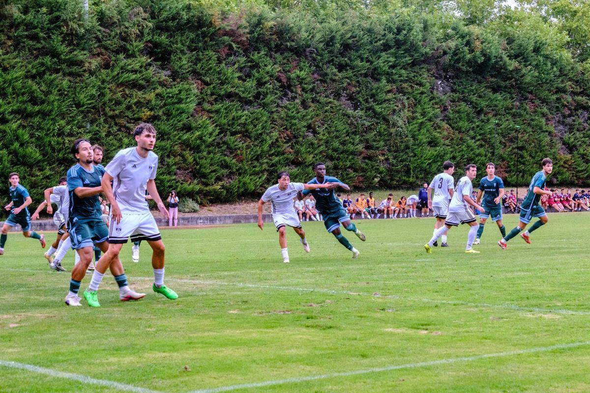 El partido entre la SD Compostela y el Atlético Montañeros, en imágenes