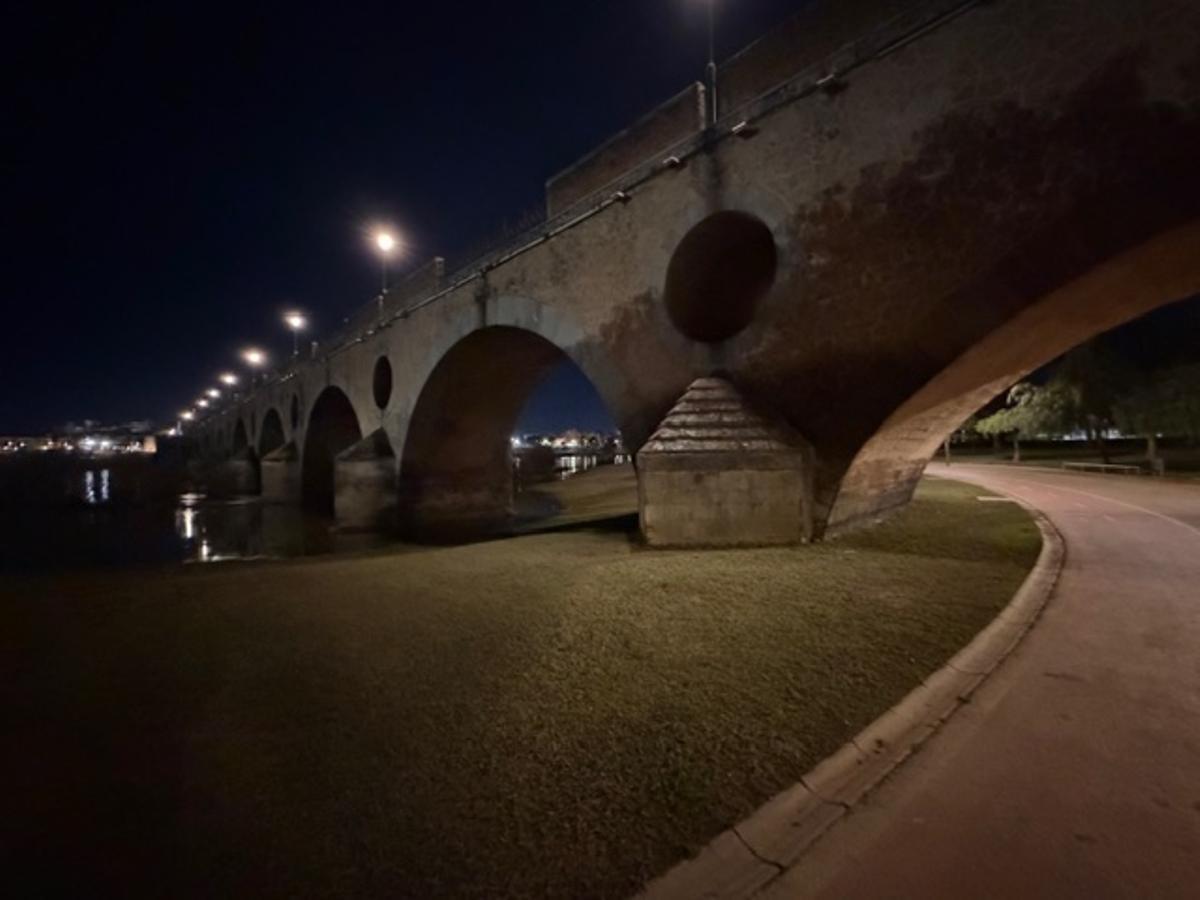 El puente de Palmas, sin iluminación ornamental.