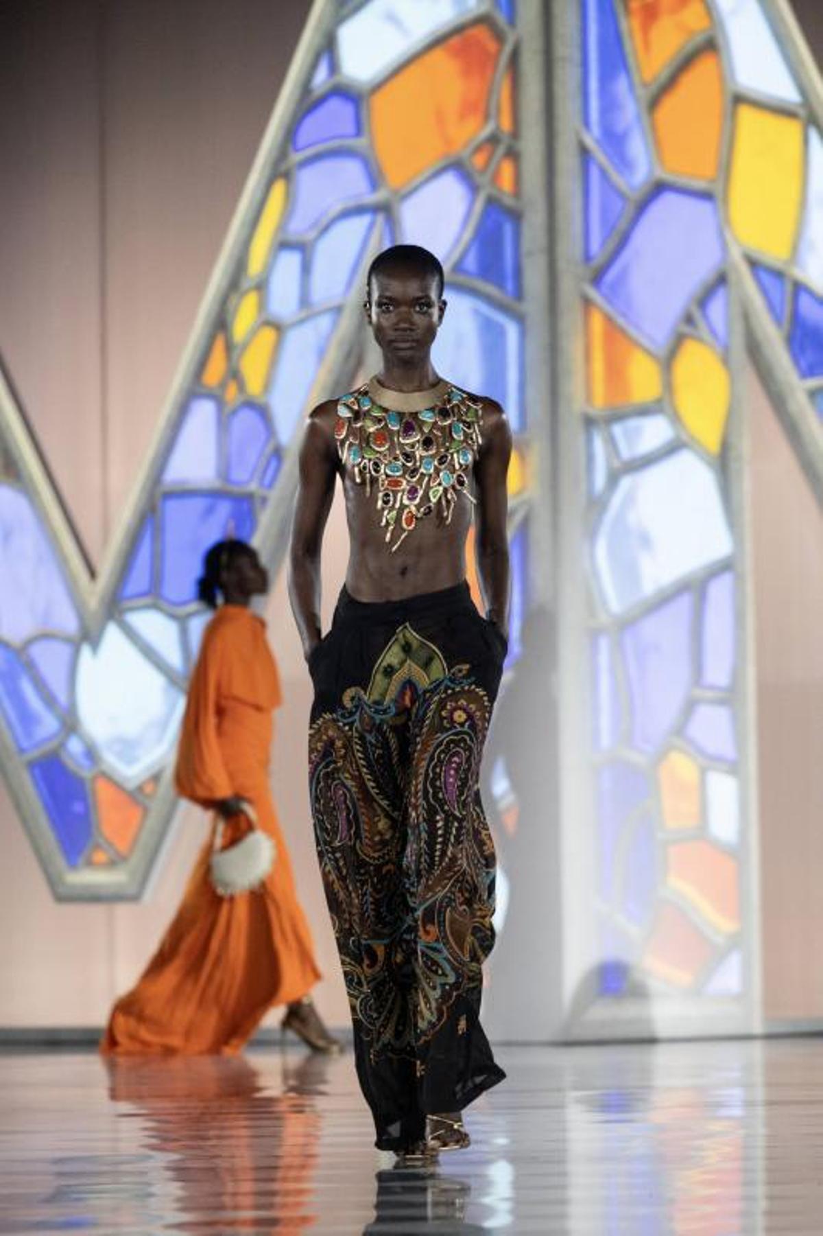 Desfile de los 45 años de Lola Casadamunt activa en la moda Desfile de los 45 años de Lola Casadamunt activa en la moda