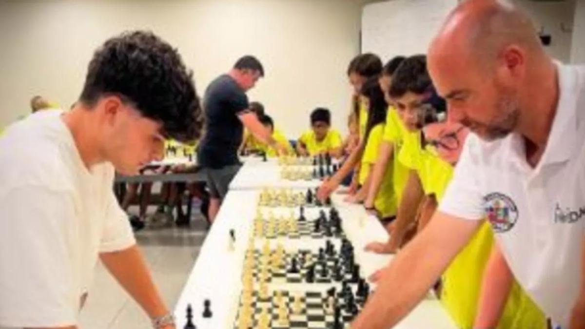 Quim Junyent y Jordi Pérez en las colonias de la escola FEDAC