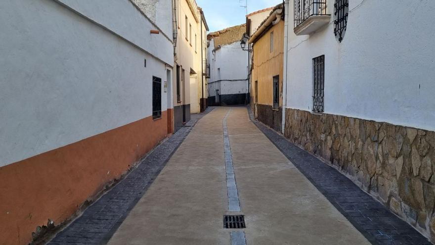 Aspecto que presenta la renovada calle Lanaja de Longares. | SERVICIO ESPECIAL