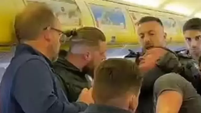 Pelea de ingleses en un avión de Ryanair