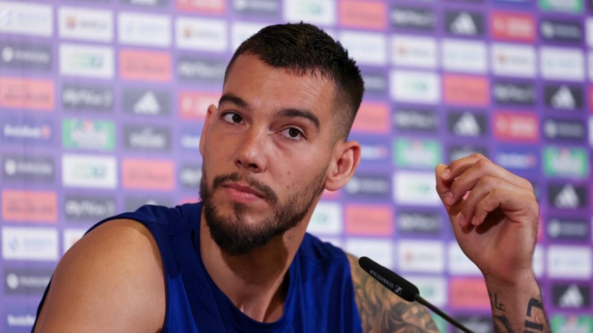 Willy Hernangómez, ante los medios de comunicación