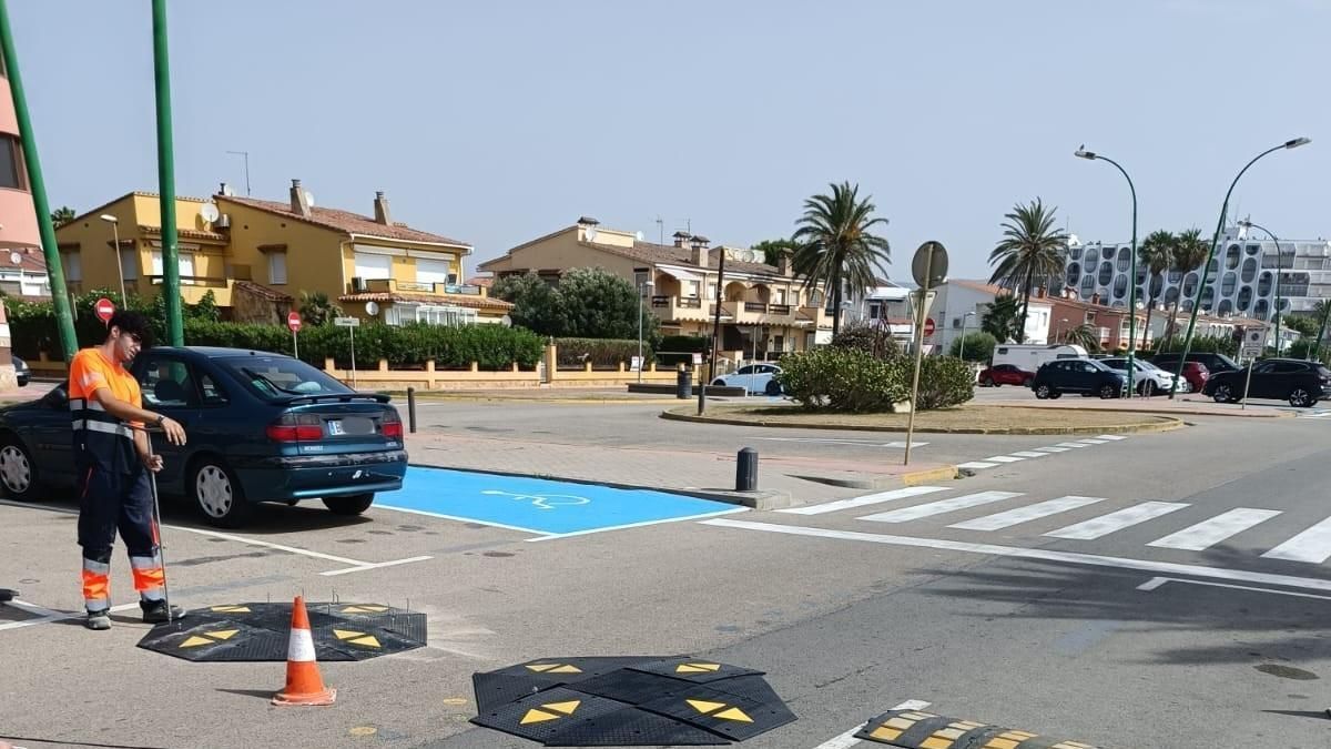 Les bandes que s'estan instal·lant. | AJUNTAMENT DE CASTELLÓ D'EMPÚRIES