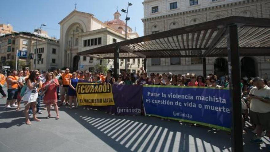 Imagen de archivo de una concentración contra la violencia de género en Alicante.