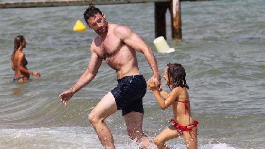 Hugh Jackman salva a sus hijos en una playa de Sidney