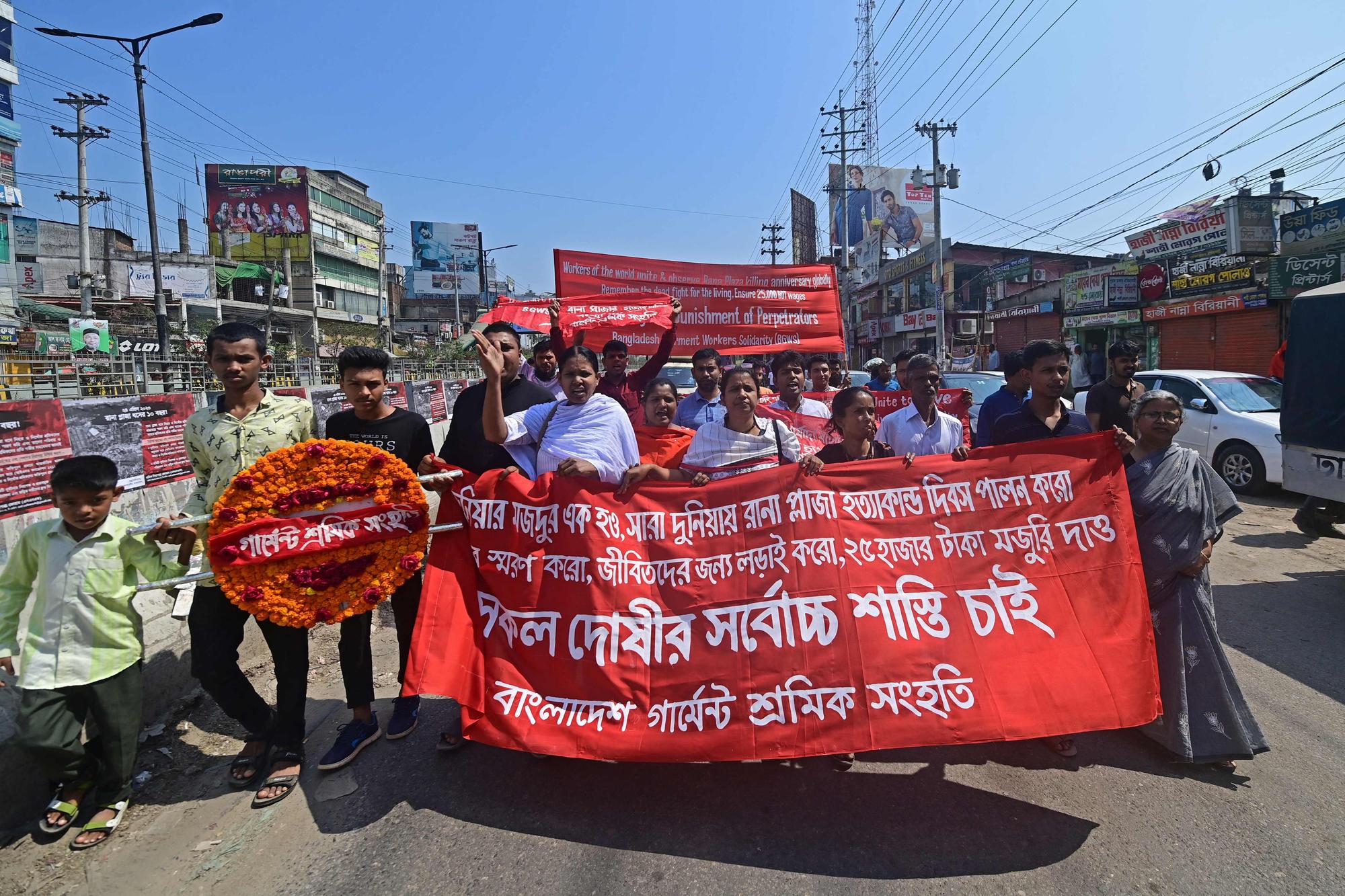 Protesta en Bangladés por el décimo aniversario de la tragedia textil del Rana.