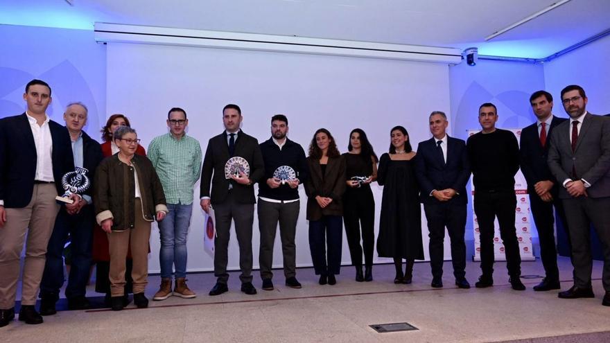 Todos los premiados durante la XXVII edición de los Premios Emprende de AJE.