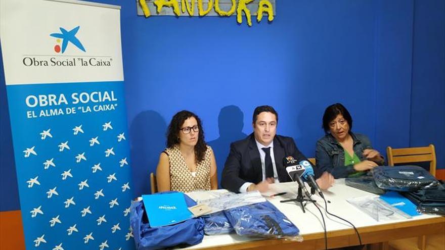 La Caixa entrega 2.000 lotes de material escolar