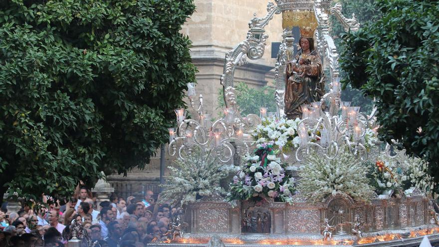 Imagen de la procesión de la Virgen de la Victoria en 2015.