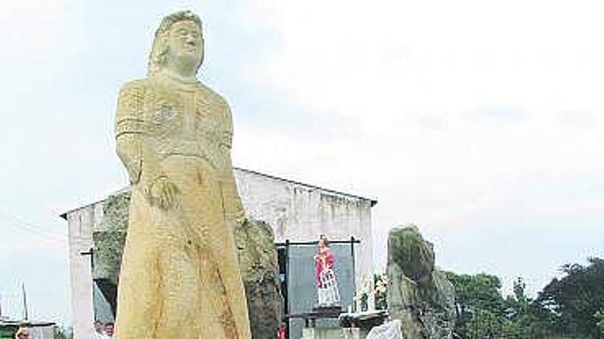 Estatua de «La Chata», cuando estaba colocada en el alto de Aboño.