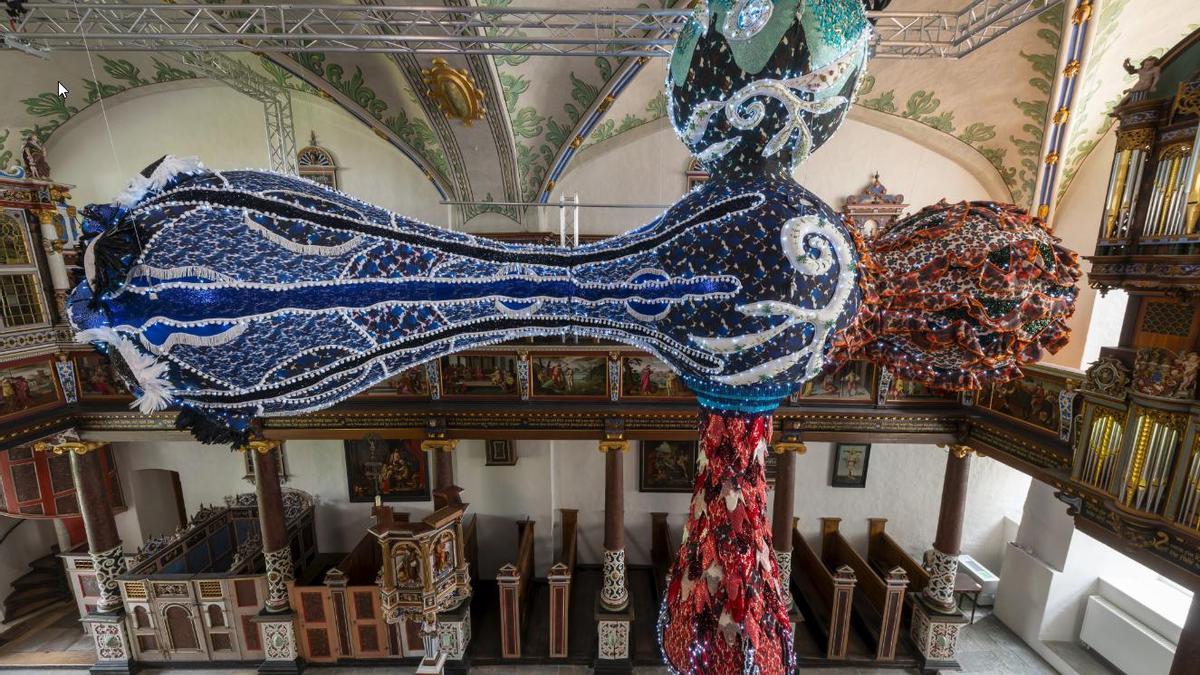 La obra de Joana Vasconcelos 'Valkyrie Thyra' (2023), tal y como se expuso en el castillo de Gottorp (Alemania).