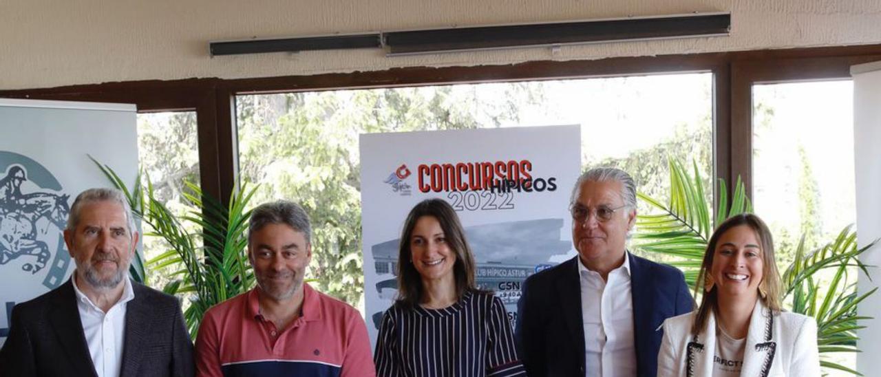 Mario Vigil, José Ramón Tuero, Aida Nuño, Jesús Bocina y Ana Palacios, en la presentación de los concursos. | Ángel González