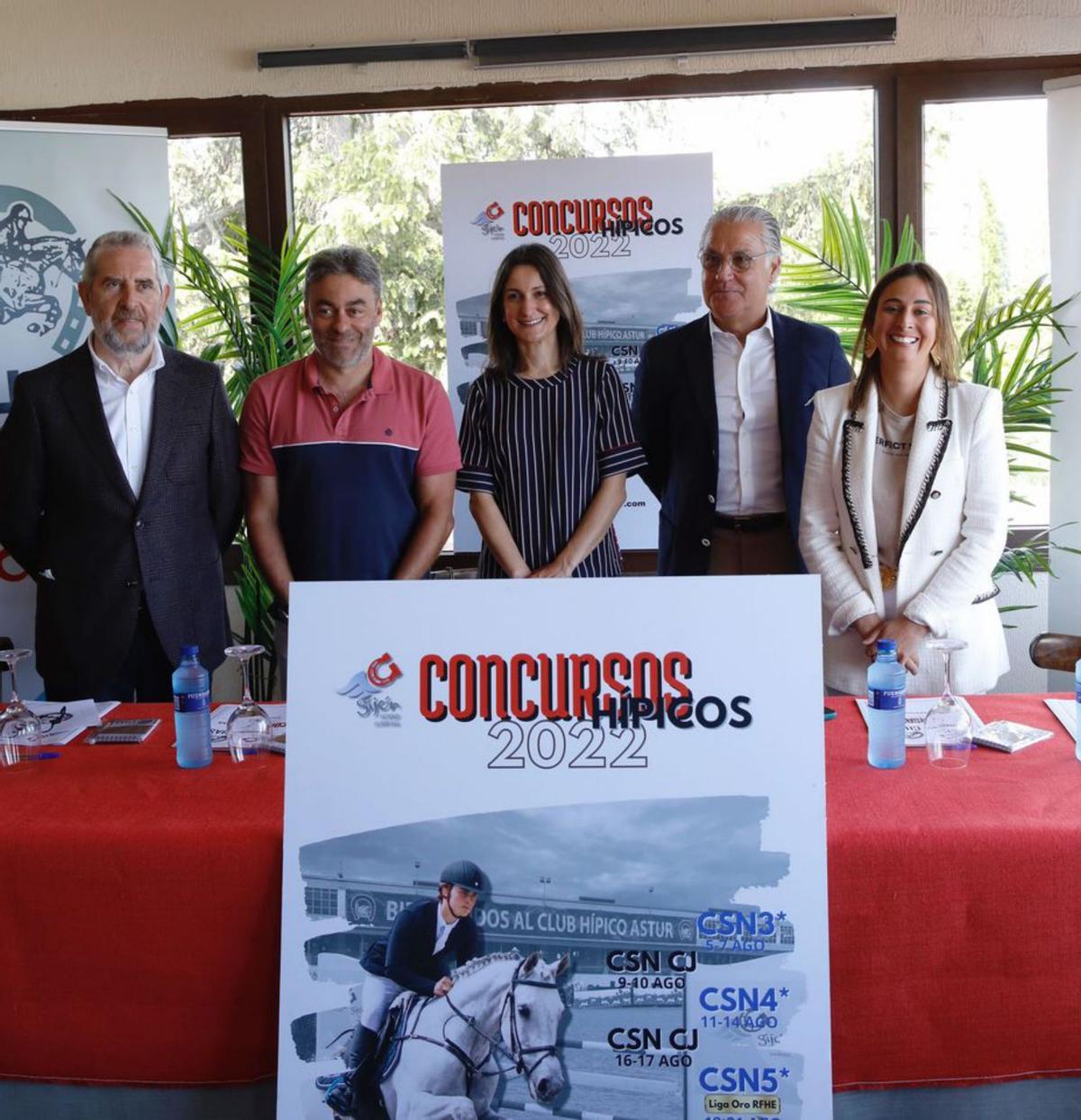 Mario Vigil, José Ramón Tuero, Aida Nuño, Jesús Bocina y Ana Palacios, en la presentación de los concursos. | Ángel González