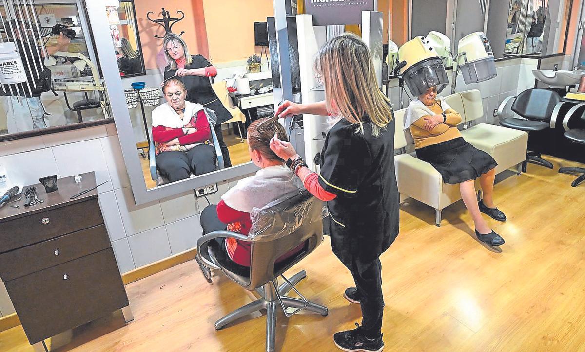 Clientas en una peluquería.