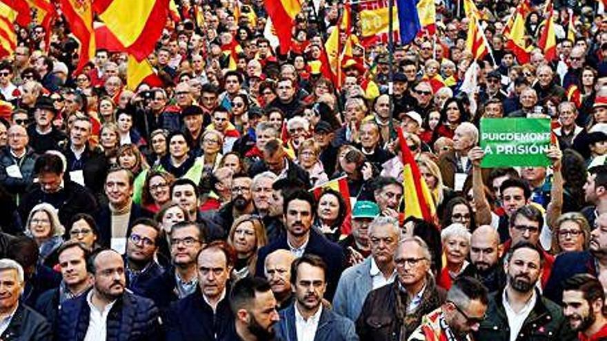 La manifestació encapçalada pel Moviment Cívic Espanya i Catalans i la plataforma Catalunya Suma