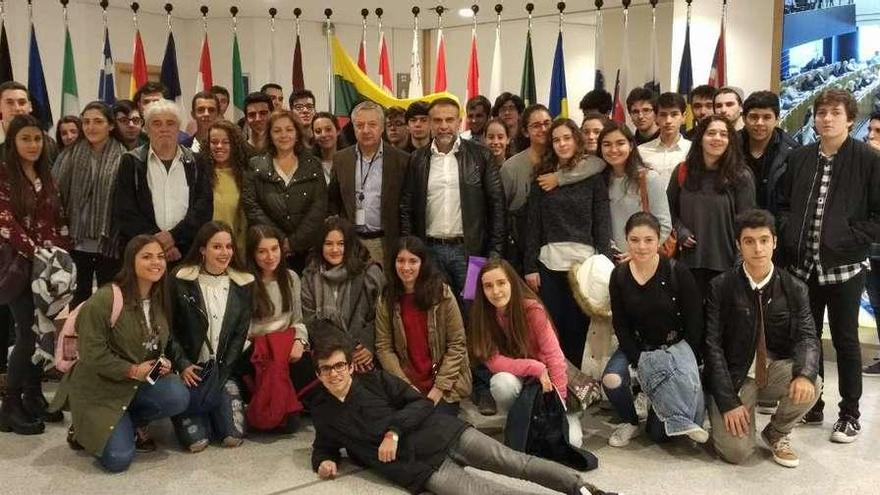 50 alumnos del Valle Inclán, en la Eurocámara invitados por Blanco