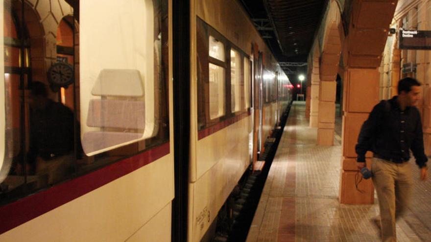 Una avaria en un tren de Renfe deixa 17 passatgers atrapats una hora al túnel de Toses