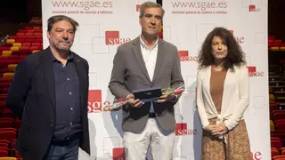Fosforito y Antonio Gala reciben la llave de la casa de los autores de la SGAE