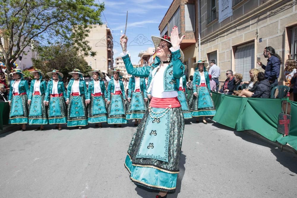 La comparsa Labradores presenta un boato muy participativo y primaveral, y con la interpretación del pasodoble Sueños Festeros logró emocionar al numeroso público