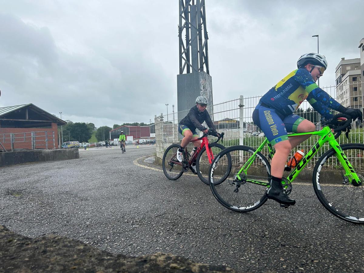 EN IMÁGENES: Entrenamiento Escuela Ciclista de Viella