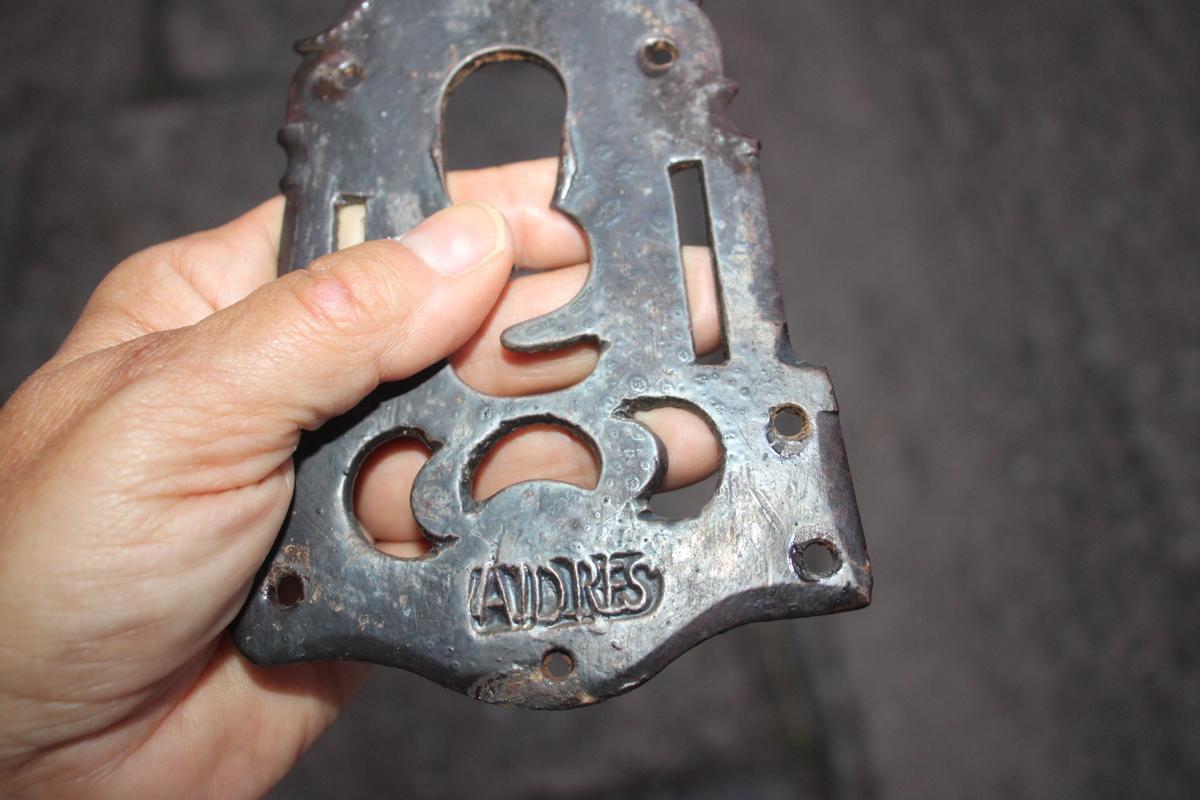 GALERÍA | Embellecedores de cerraduras, objetivo de los ladrones en Villanueva de Valrojo