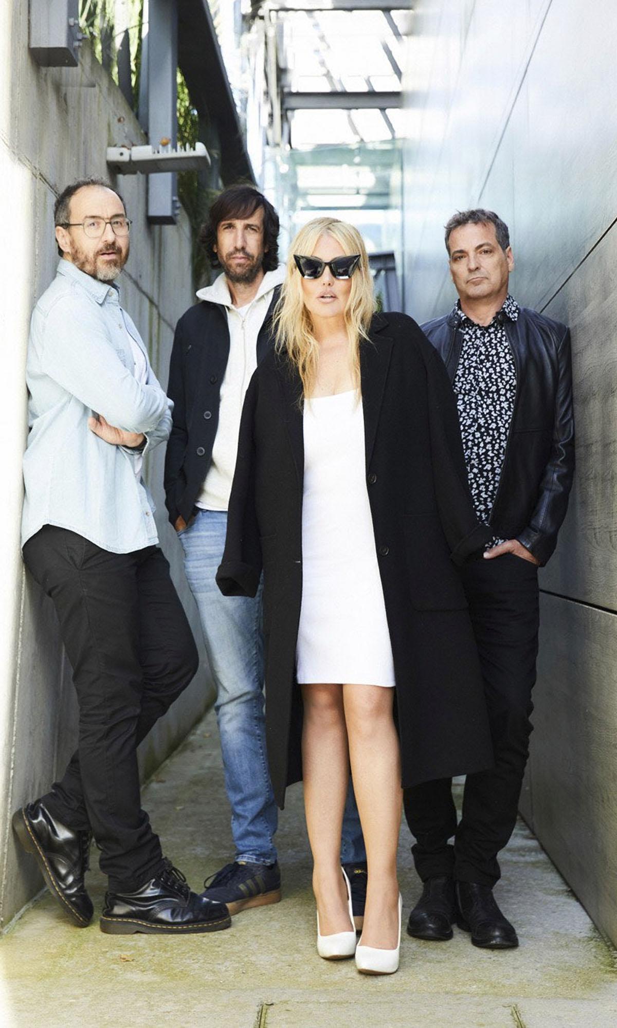 Amaia Montero junto al resto de integrantes de La Oreja de Van Gogh