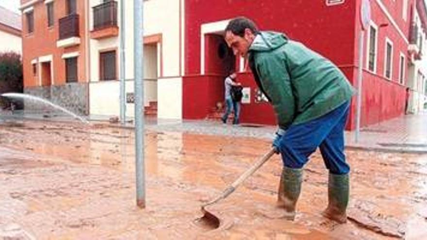 San Rafael de la Albaida se inunda y una crecida dispara las alarmas